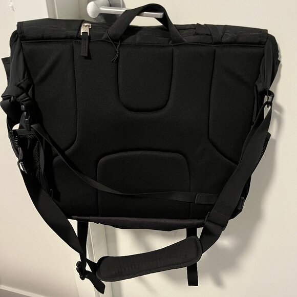 Victorinox Swiss Army Messenger Laptop Bag - Picture 2 of 7